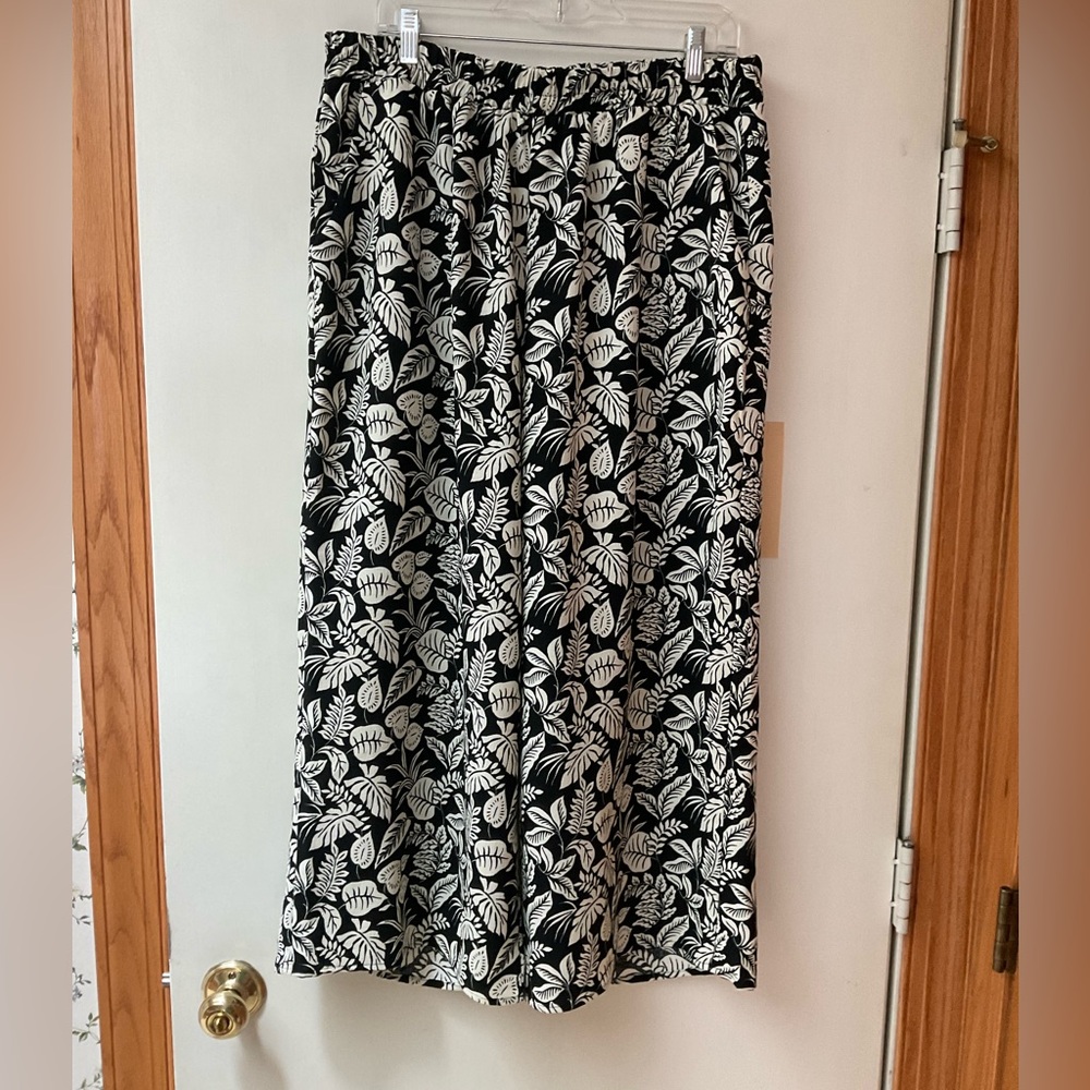 Black and White Leaf Print Pants